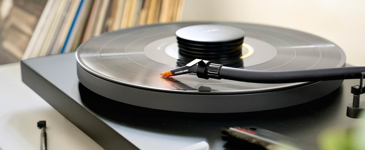 Concorde-Music-Bronze-on-Pro-Ject-turntable-01.jpg